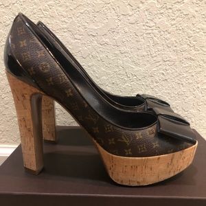 Louis Vuitton Rivoli open Toe Monogram pumps